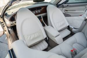 Image 81/91 de Jaguar XK8 4.0 (2000)