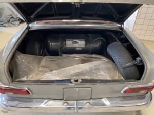 Image 23/33 de Mercedes-Benz 190 c (1964)