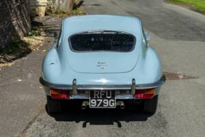 Image 9/50 de Jaguar E-Type (1968)