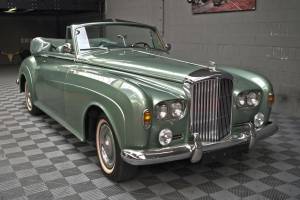 Image 1/50 de Bentley S3 Mulliner Park Ward DHC (1963)