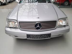 Image 31/50 of Mercedes-Benz SL 320 (1998)