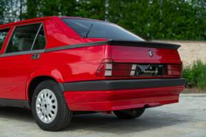 Image 13/47 of Alfa Romeo 75 1.6 (1991)