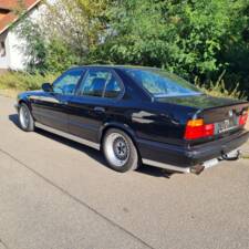 Image 2/11 of BMW M5 (1991)