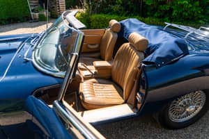 Image 63/86 de Jaguar E-Type (1967)
