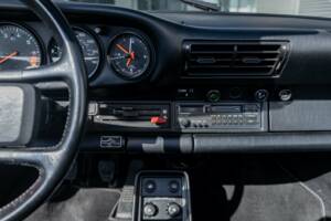 Image 29/38 de Porsche 911 Carrera 3.2 (1987)