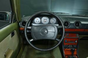 Bild 13/50 von Mercedes-Benz 300 D (1981)