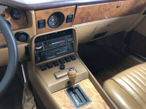 Immagine 27/32 di Aston Martin V8 Volante (1982)