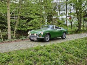 Image 4/8 of MG MGB (1977)