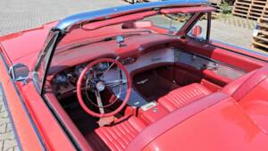 Image 7/7 of Ford Thunderbird (1962)