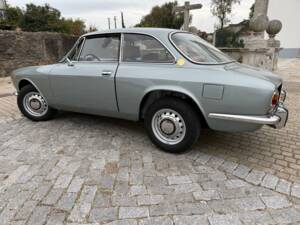Image 22/53 of Alfa Romeo 1750 GT Veloce (1971)