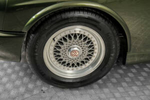 Image 23/50 of MG RV8 (1994)
