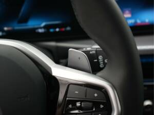 Image 32/50 of BMW 330i xDrive Touring (2025)
