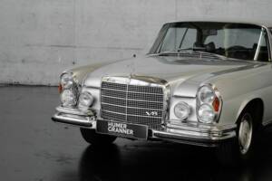 Image 36/49 de Mercedes-Benz 280 SE (1970)