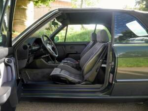 Bild 17/25 von BMW 320i (1990)