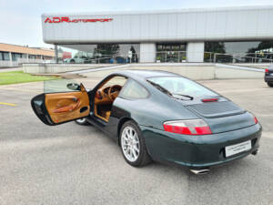 Image 18/25 of Porsche 911 Carrera (2002)