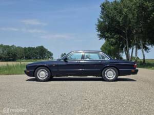 Bild 3/41 von Jaguar XJ 8 Executive (1997)