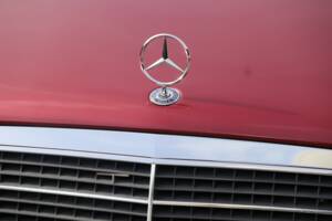 Image 37/50 of Mercedes-Benz E 220 (1994)