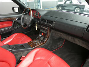 Image 12/28 of Mercedes-Benz SL 500 (1998)