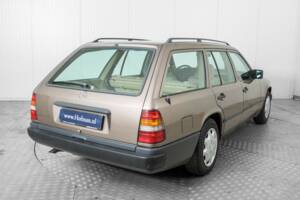 Image 26/50 of Mercedes-Benz 300 TD (1986)