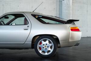 Image 19/50 of Porsche 928 GT (1989)