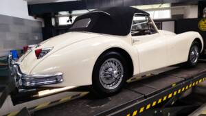 Immagine 18/74 di Jaguar XK 140 SE DHC (1955)