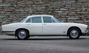 Image 2/50 of Jaguar XJ 6 4.2 (1972)