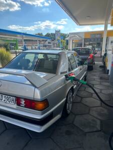 Immagine 43/49 di Mercedes-Benz 190 E (1990)