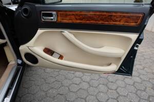 Image 32/77 de Jaguar XJ 40 (XJ-R) (1993)