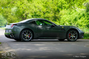 Image 32/85 of Ferrari California (2010)