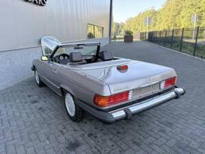 Image 7/50 of Mercedes-Benz 560 SL (1987)