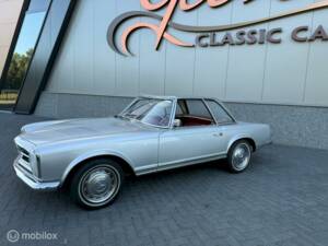 Image 18/27 of Mercedes-Benz 230 SL (1967)