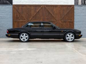 Bild 12/34 von Jaguar XJR 4.0 (2001)