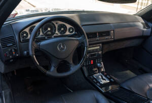 Image 18/33 of Mercedes-Benz SL 600 (2002)