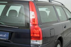 Bild 28/48 von Volvo V 70 2.4 (2006)