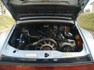 Image 19/37 de Porsche 911 Carrera 2 (WTL) (1992)
