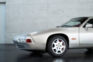 Image 4/50 of Porsche 928 GT (1989)