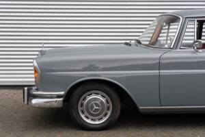 Image 4/8 de Mercedes-Benz 220 S b (1962)