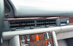 Image 49/72 de Mercedes-Benz 500 SEL (1984)