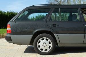 Imagen 16/50 de Mercedes-Benz 200 TE (1993)