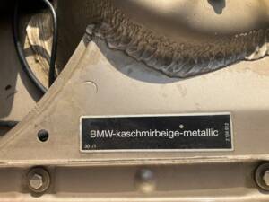 Image 7/17 of BMW 320i (1990)