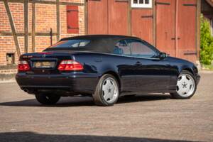 Bild 15/61 von Mercedes-Benz CLK 320 (2002)