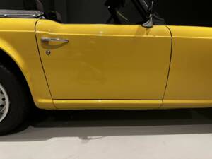 Image 18/70 of Triumph TR 6 PI (1976)