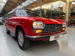 Image 4/39 of Peugeot 204 Convertible (1968)