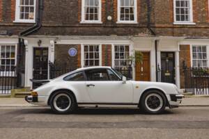 Image 18/33 of Porsche 911 Carrera 3.2 (1988)