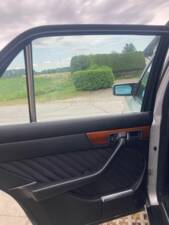 Image 15/43 of Mercedes-Benz 300 SE (1990)