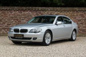 Obraz 12/50 pojazdu BMW 750i (2007)
