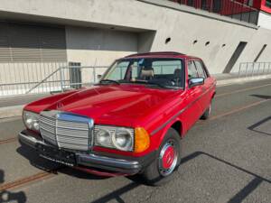 Image 5/65 of Mercedes-Benz 200 D (1982)