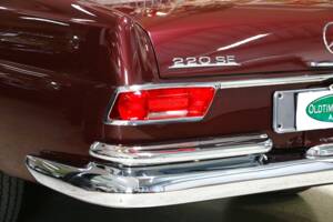 Bild 26/39 von Mercedes-Benz 220 SE b (1964)