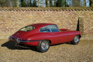 Image 21/50 de Jaguar E-Type (1968)
