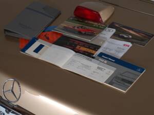 Image 35/47 de Mercedes-Benz 560 SL (1987)